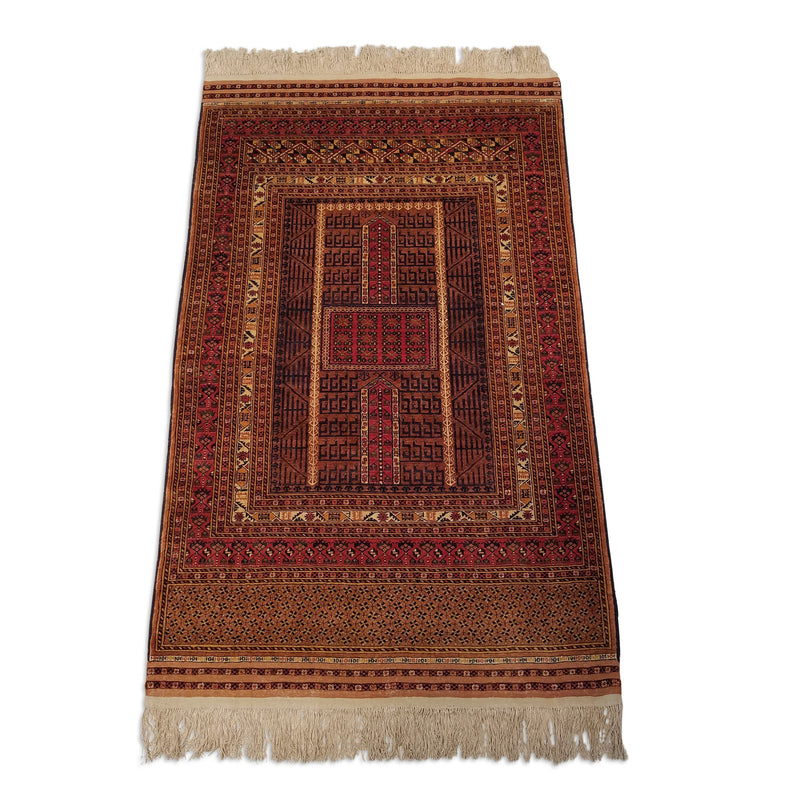 4'0" x 6'4"   Silk Hatchli Rug Angle View