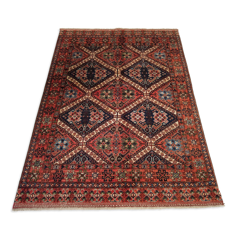 5'0" x 6'8"   Yamut Rug Angle View