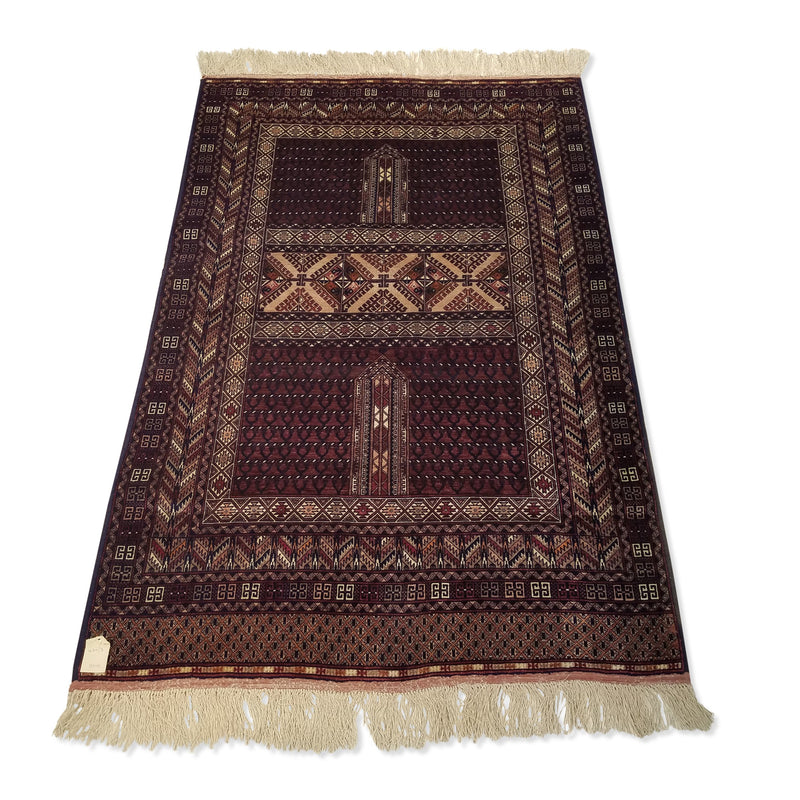 4'0" x 6'0"   Silk Hatchli Rug Angle View