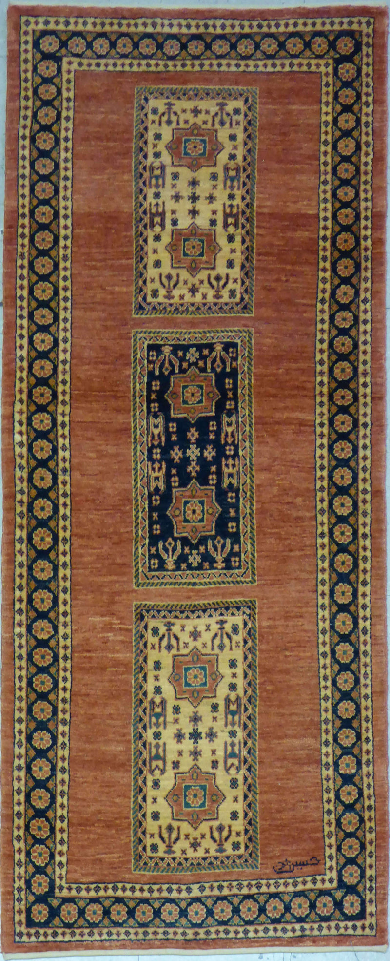 2'8" x 6'7"   Persian Kashkuli Runner Rug Top View