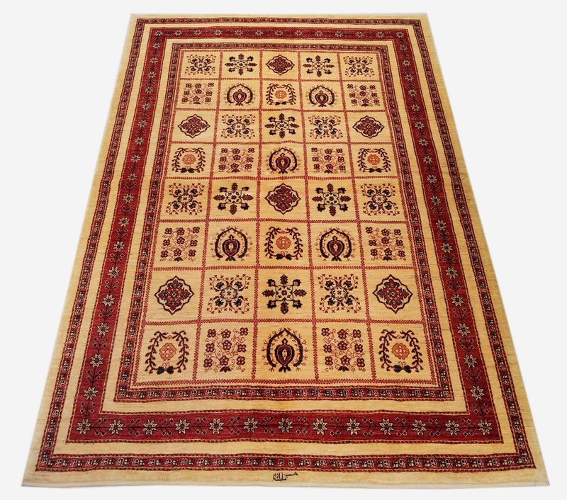 5'7" x 8'1"   Persian Kashkuli Rug Top View