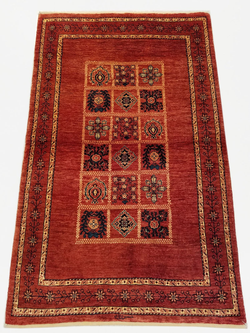 3'5" x 5'6"   Persian Kashkuli Rug Top View