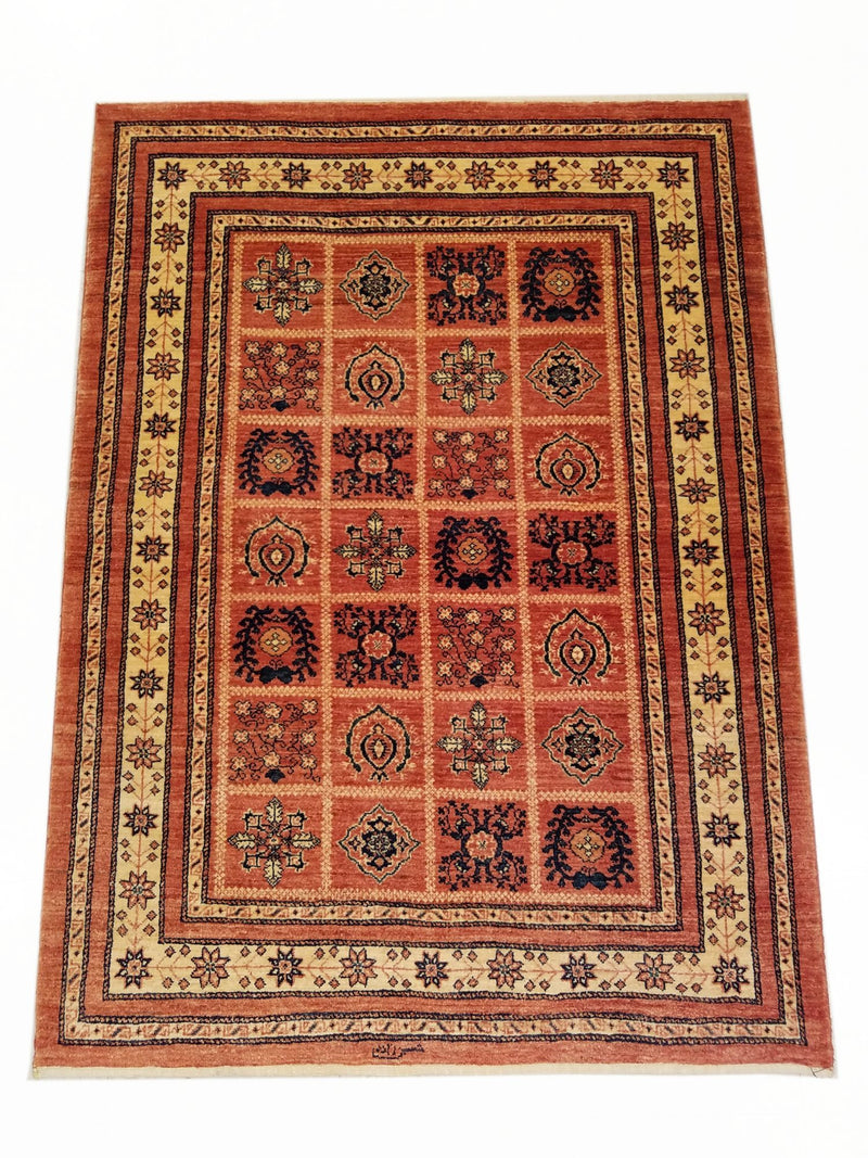 3'7" x 4'9"   Persian Kashkuli Rug Top View