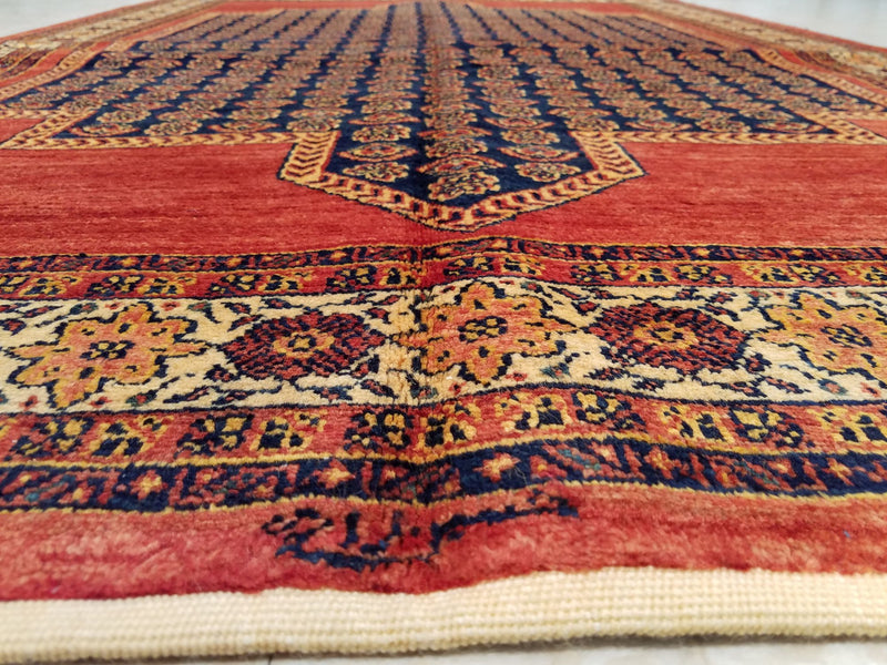 4'8" x 6'11"   Persian Kashkuli Rug Angle View