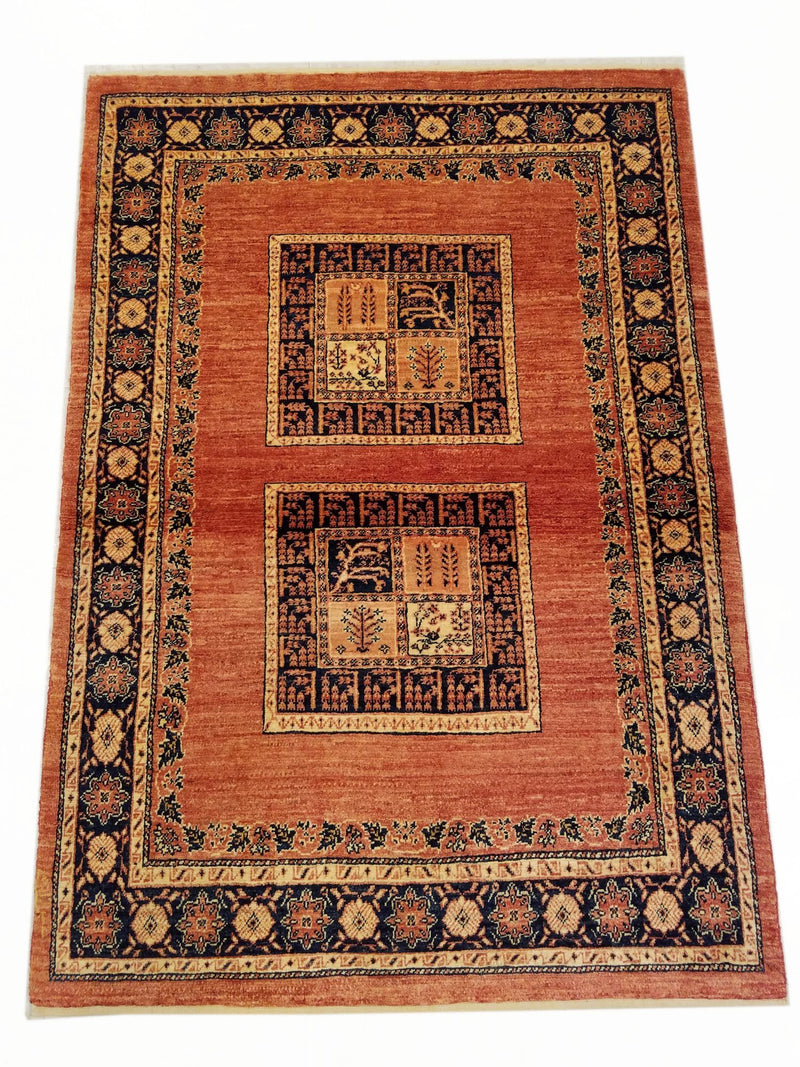 3'7" x 5'1"   Persian Kashkuli Rug Top View