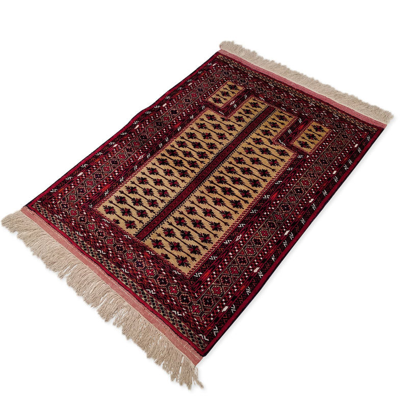 3'0" x 4'7"   Silk Persian Turkman Prayer design Rug Angle View