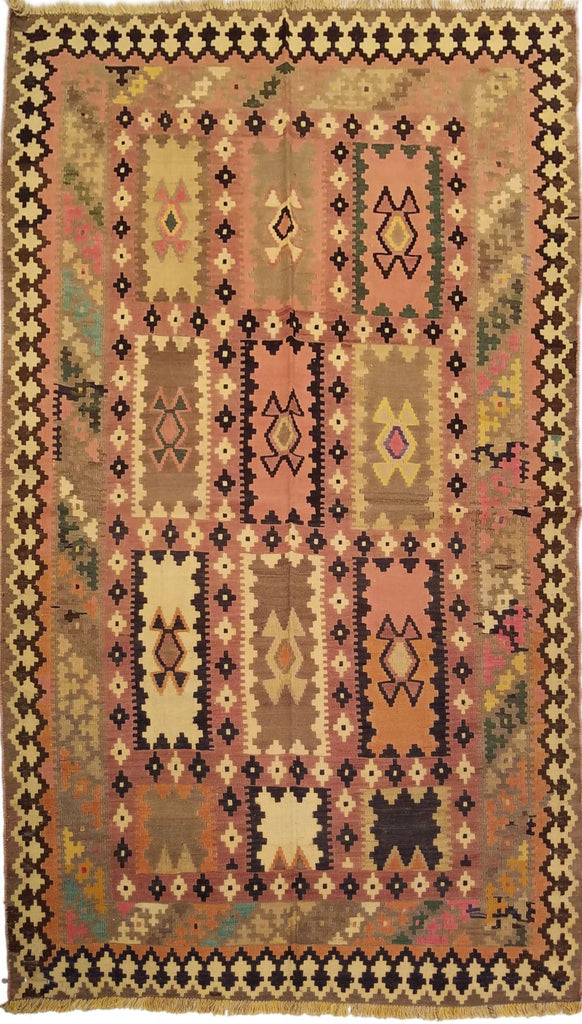 4'6" x 7'11"   Persian Vintage Qashqai Kilim Rug Top View